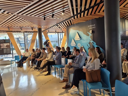 Udeleženci uvodnega sestanka